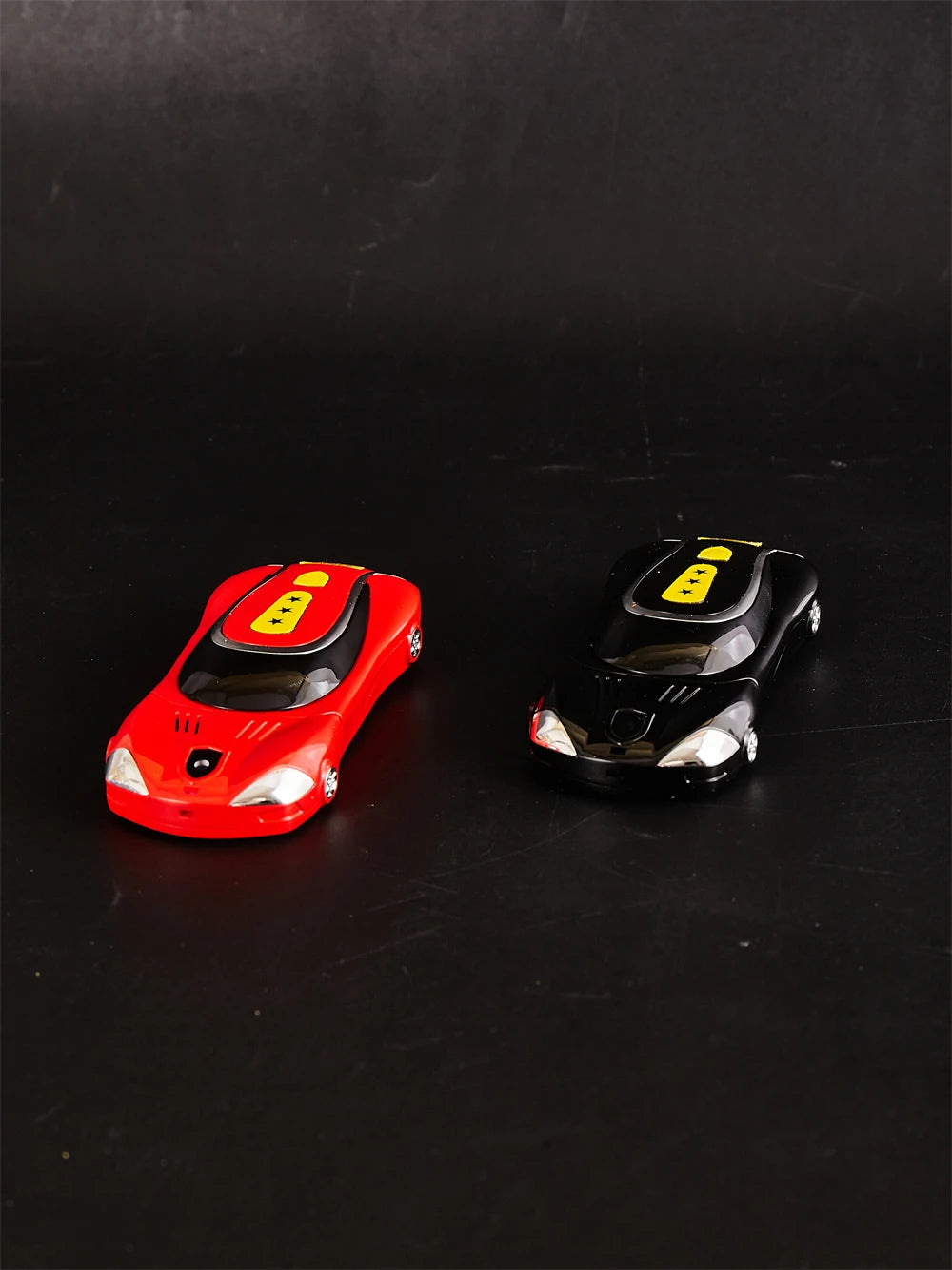 Car Shape Push Button Mobile Phone 1.8 Inch Mini Student Dual Sim 0.3MP CellPhone MP3 Wireless FM Luxury Type-C Telephone