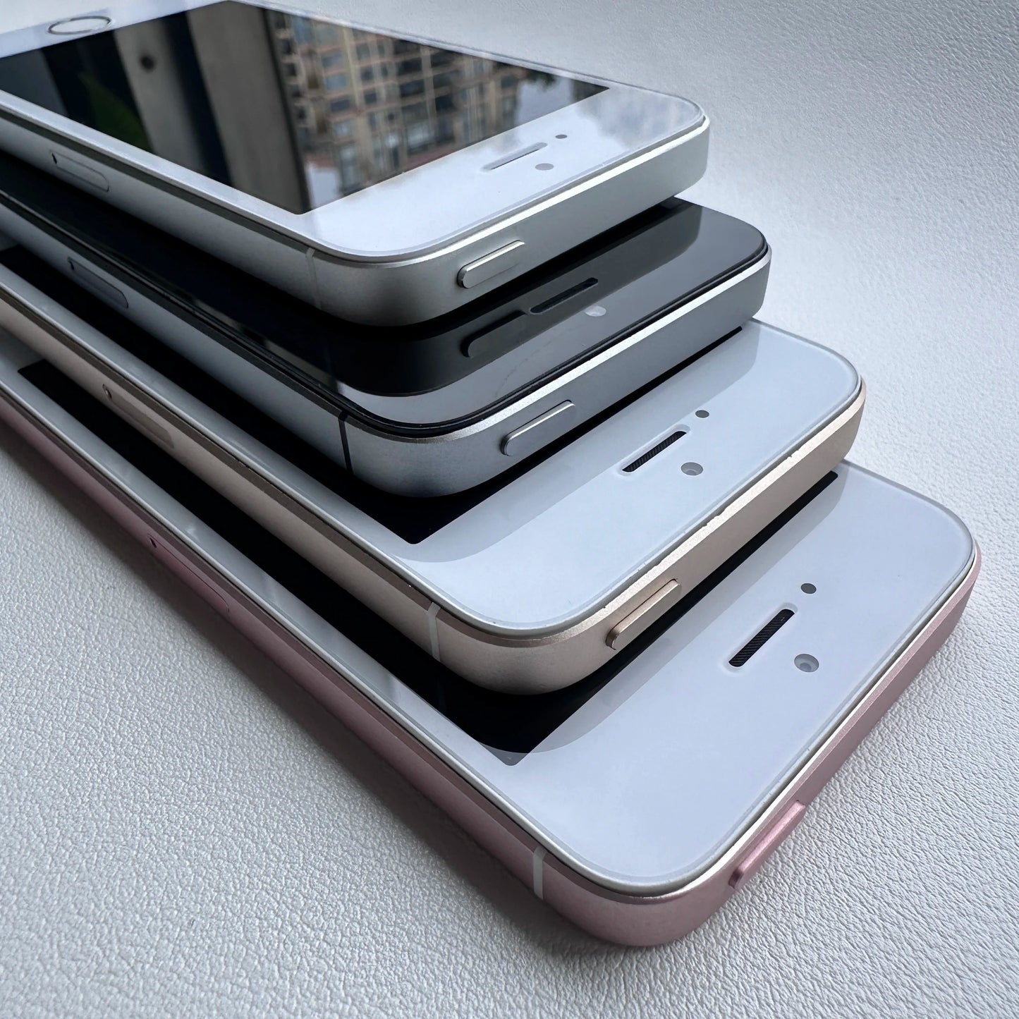 iPhone SE Original Mobile Phone 2GB RAM 16GB/32GB/64GB/128GB ROM 4.0" Unlocked Fingerprint 4G LTE Dual Core Cellphone