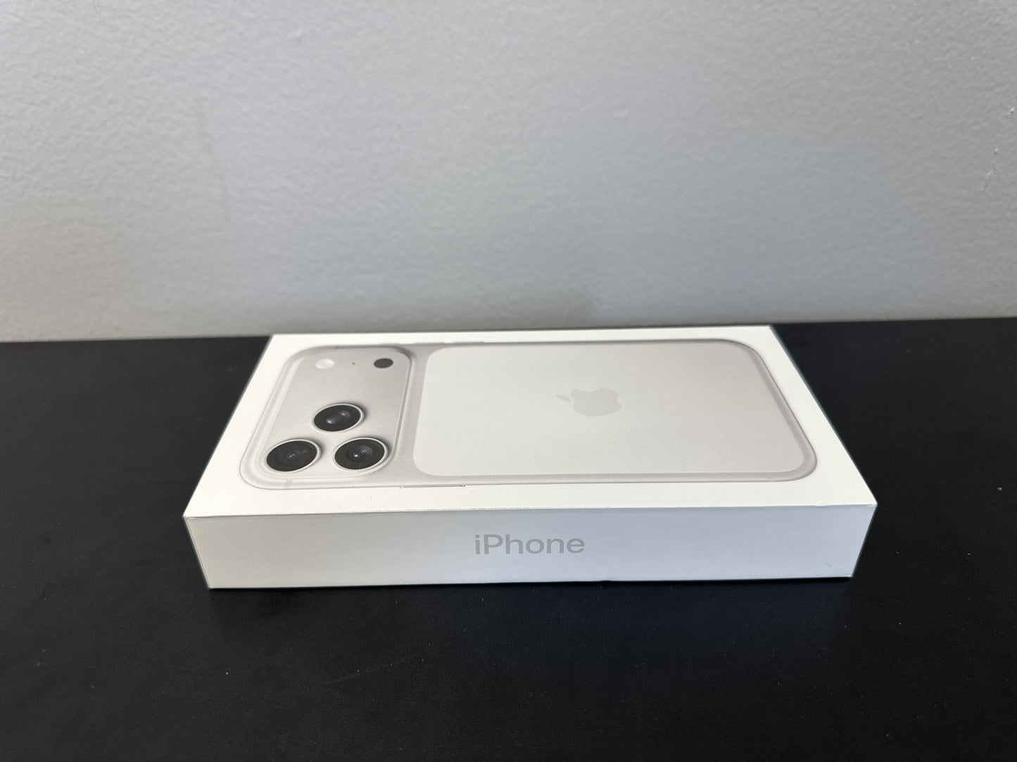 New Sealed Apple iPhone 17 Pro Max 512GB Silver Factory Unlocked Apple Warranty