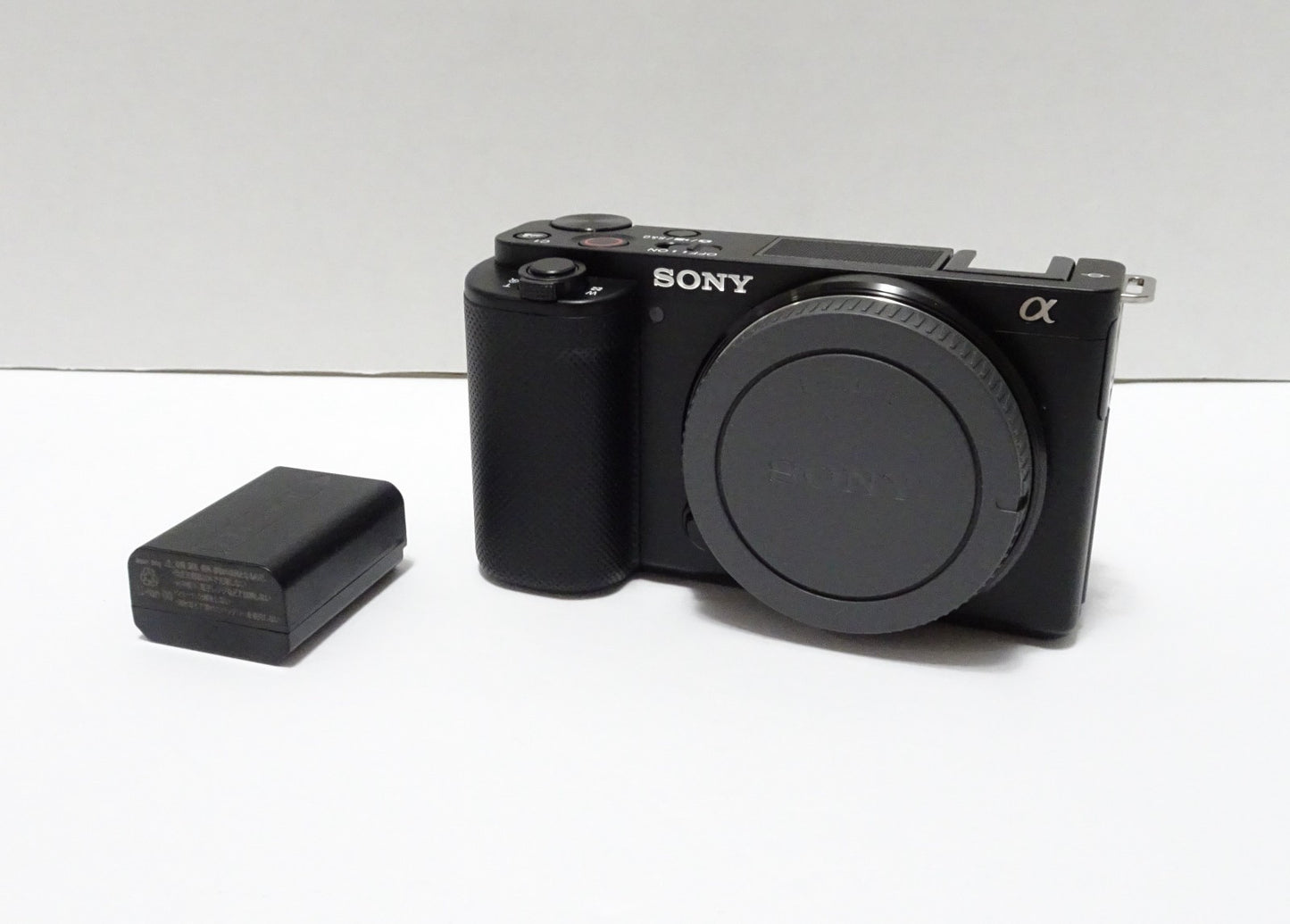 Sony ZV-E10 24.2MP APS-C- UHD 4K30p- GREAT COND- SUPER LOW SHUTTER COUNT 47