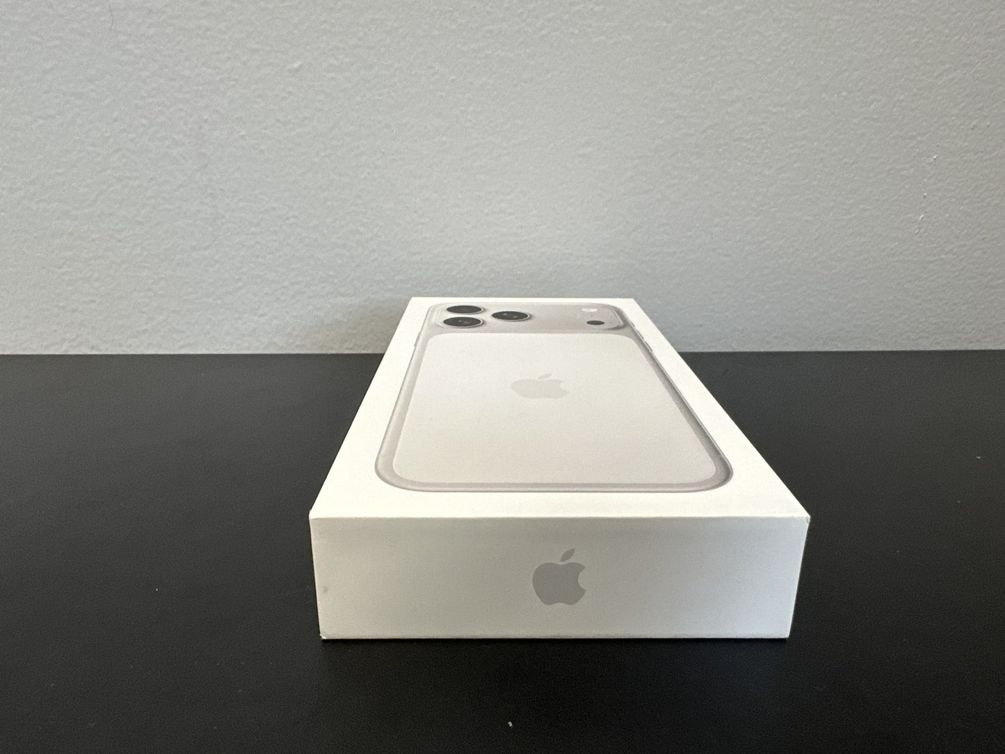 New Sealed Apple iPhone 17 Pro Max 512GB Silver Factory Unlocked Apple Warranty