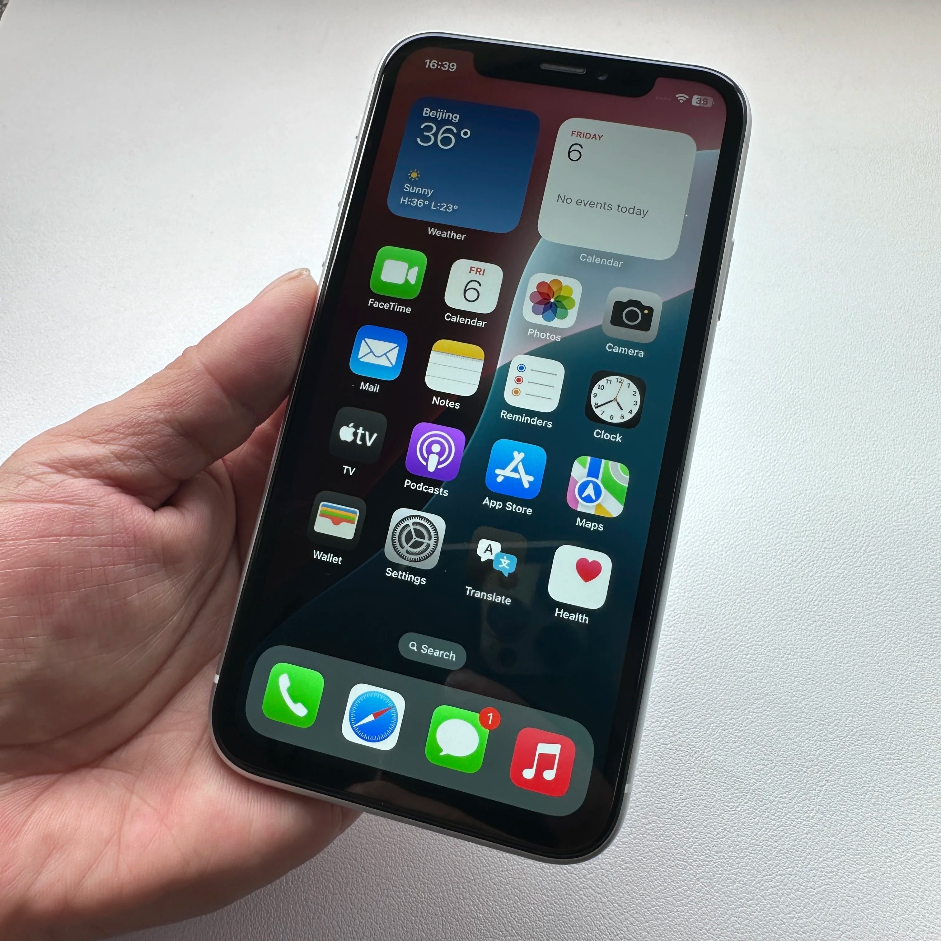 Original iPhone XR 4G LTE Mobile Phone 6.1" Display 64GB/128GB ROM 3GB RAM 12MP A12 Bionic IOS CellPhone Unlocked