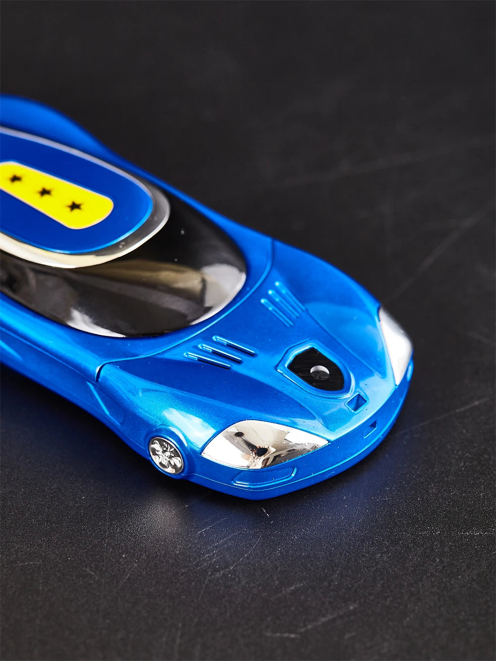 Car Shape Push Button Mobile Phone 1.8 Inch Mini Student Dual Sim 0.3MP CellPhone MP3 Wireless FM Luxury Type-C Telephone