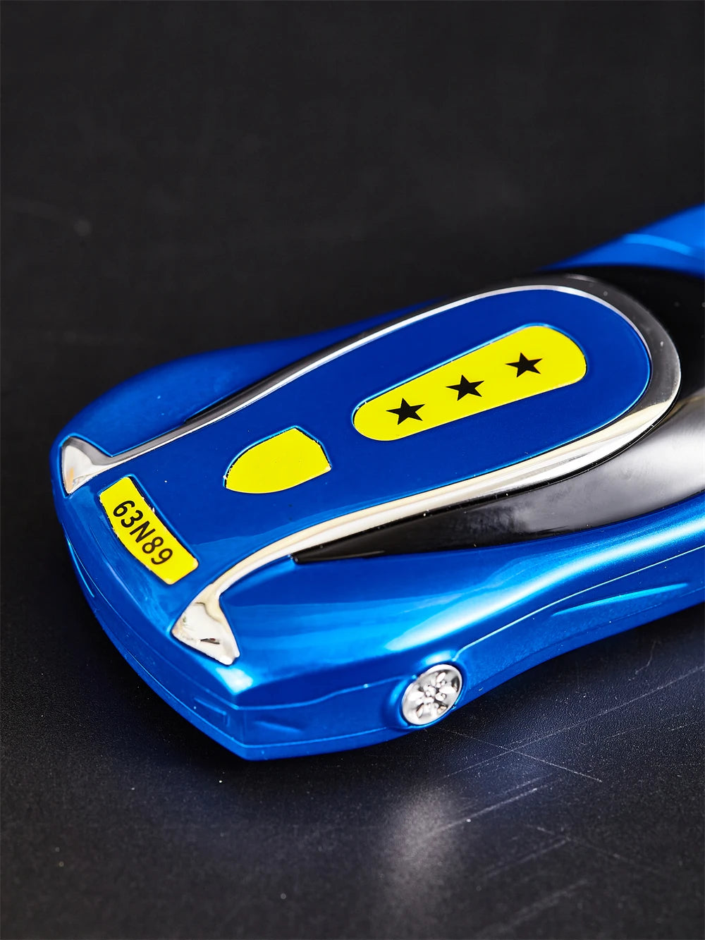 Car Shape Push Button Mobile Phone 1.8 Inch Mini Student Dual Sim 0.3MP CellPhone MP3 Wireless FM Luxury Type-C Telephone