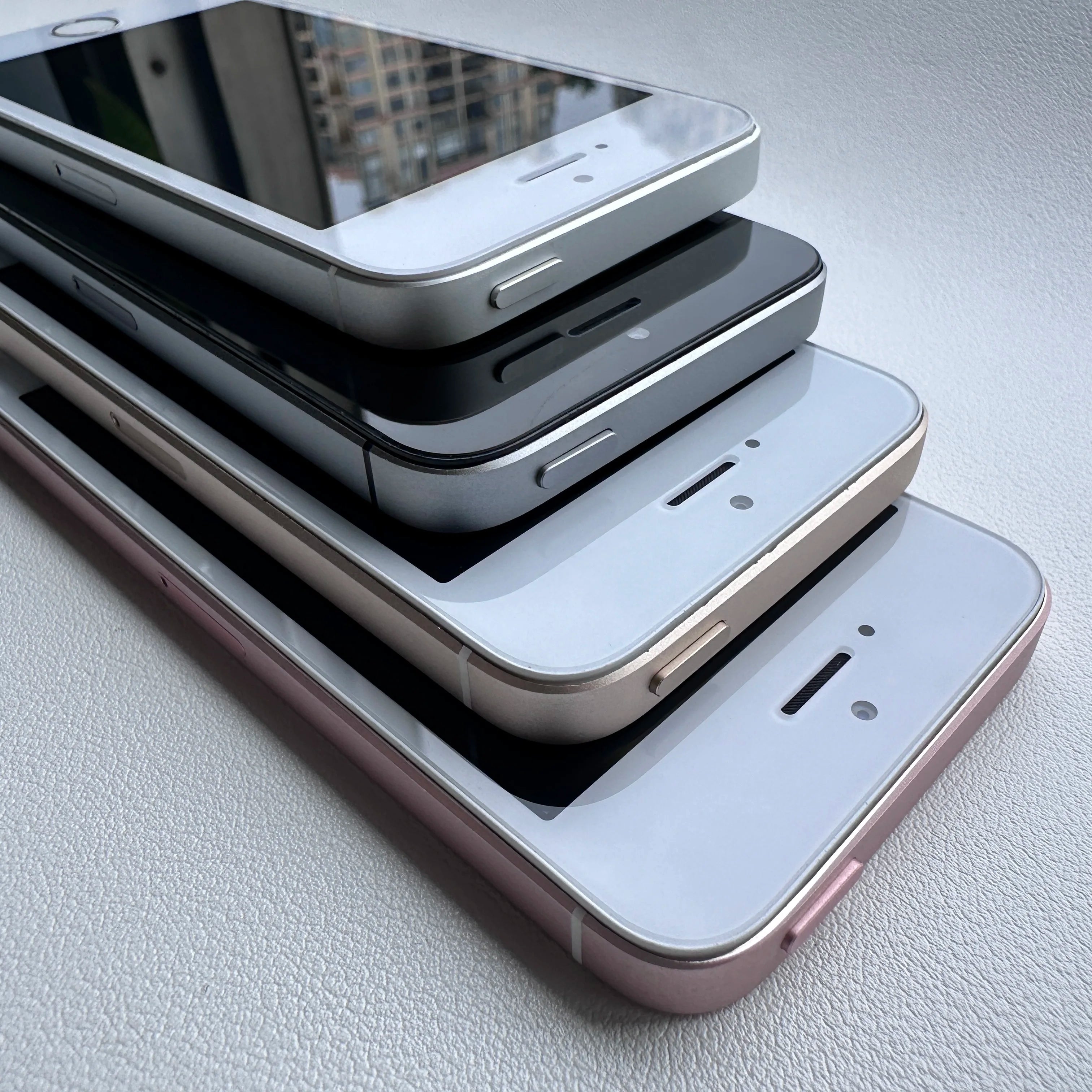 iPhone SE Original Mobile Phone 2GB RAM 16GB/32GB/64GB/128GB ROM 4.0" Unlocked Fingerprint 4G LTE Dual Core Cellphone