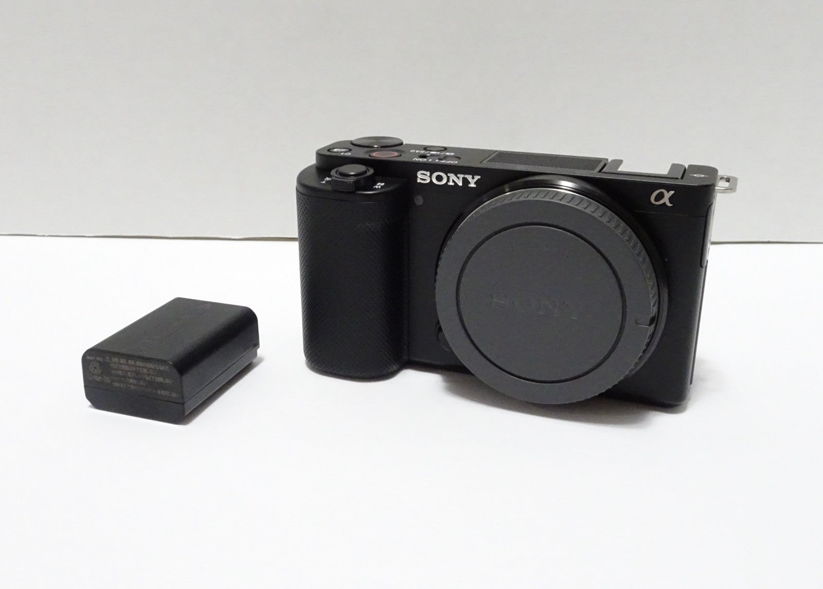 Sony ZV-E10 24.2MP APS-C- UHD 4K30p- GREAT COND- SUPER LOW SHUTTER COUNT 47