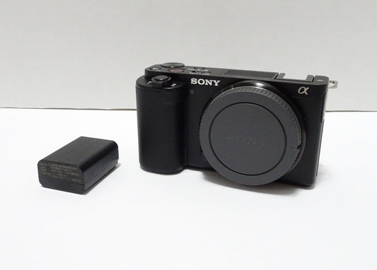 Sony ZV-E10 24.2MP APS-C- UHD 4K30p- GREAT COND- SUPER LOW SHUTTER COUNT 47