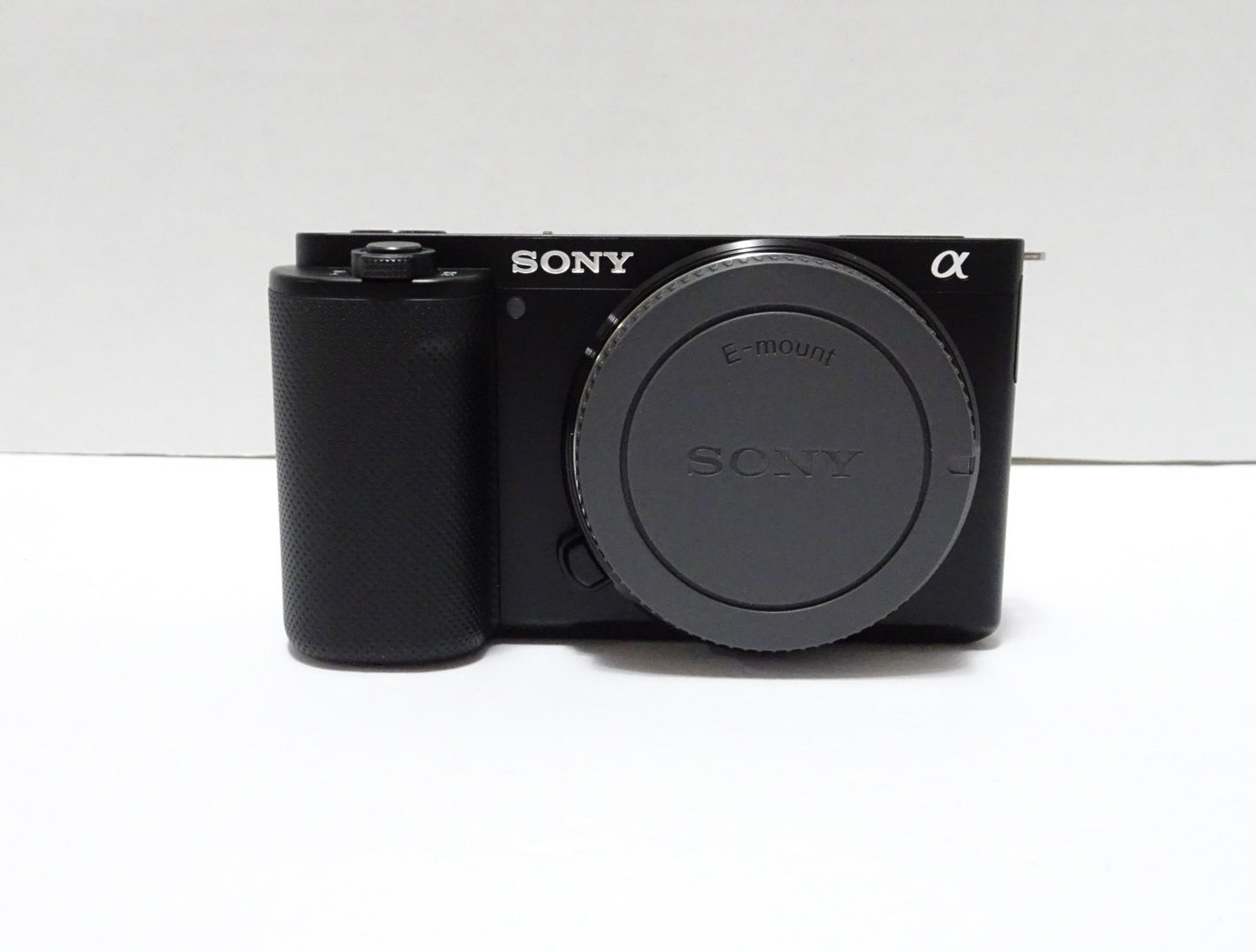 Sony ZV-E10 24.2MP APS-C- UHD 4K30p- GREAT COND- SUPER LOW SHUTTER COUNT 47
