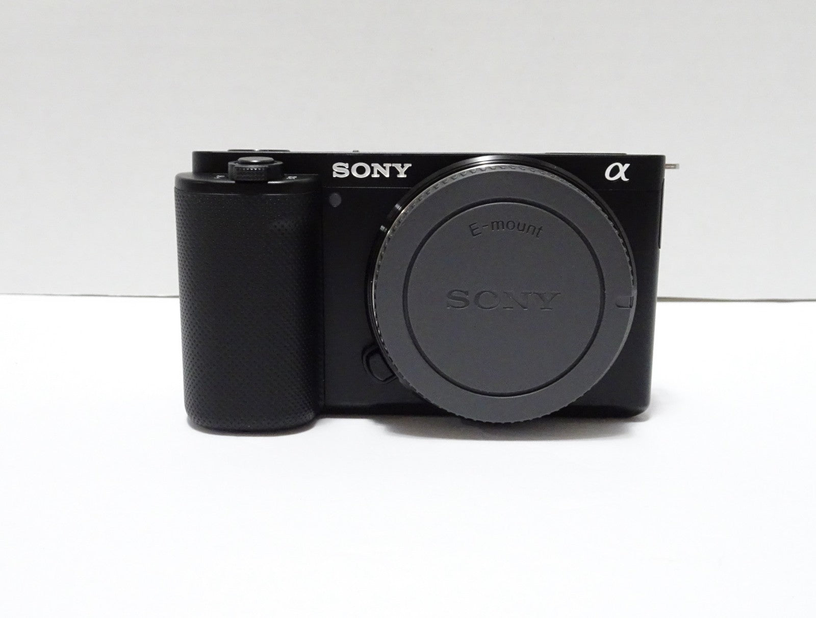 Sony ZV-E10 24.2MP APS-C- UHD 4K30p- GREAT COND- SUPER LOW SHUTTER COUNT 47
