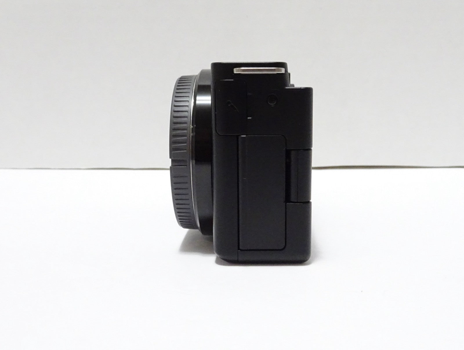 Sony ZV-E10 24.2MP APS-C- UHD 4K30p- GREAT COND- SUPER LOW SHUTTER COUNT 47