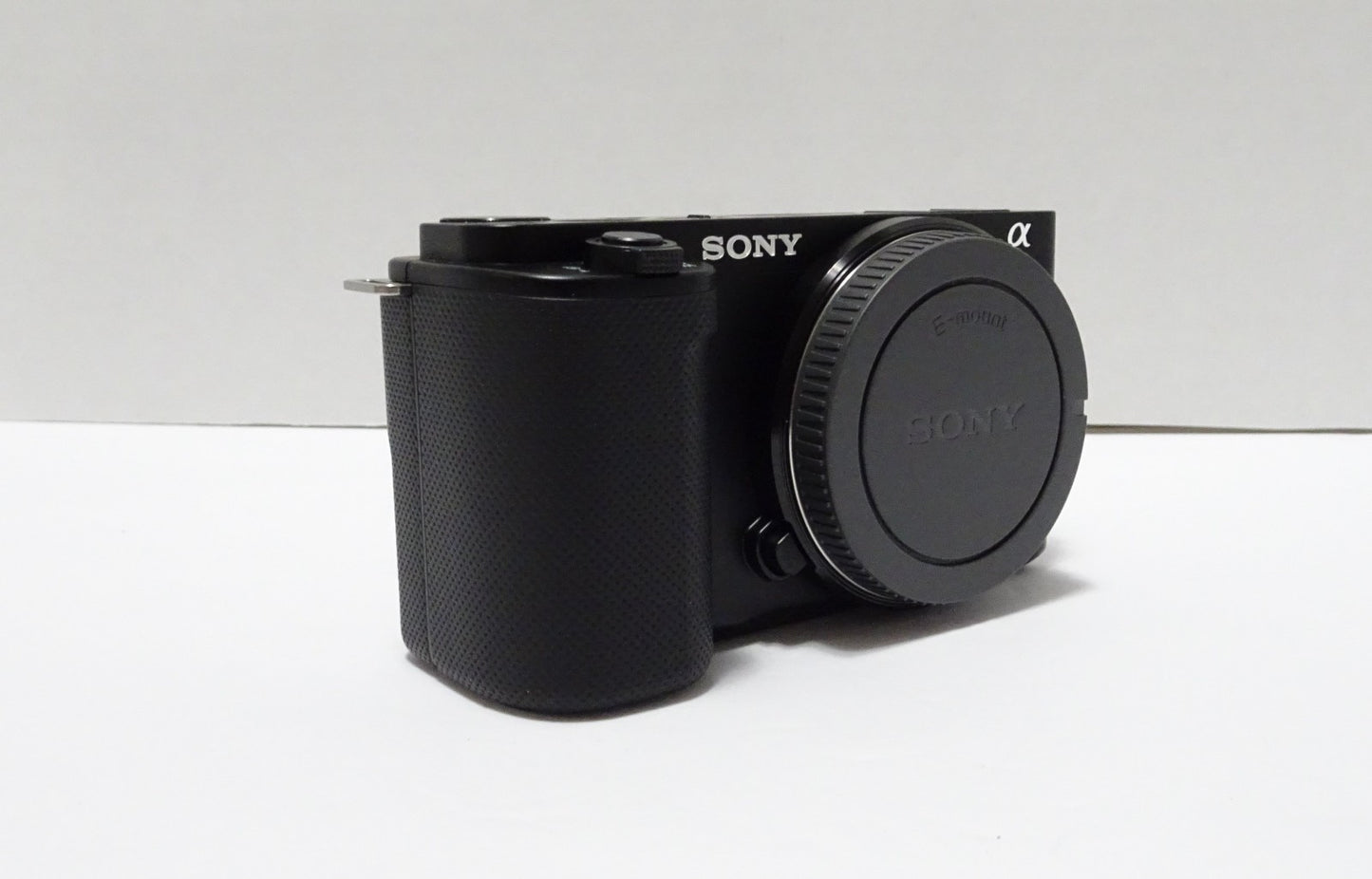 Sony ZV-E10 24.2MP APS-C- UHD 4K30p- GREAT COND- SUPER LOW SHUTTER COUNT 47