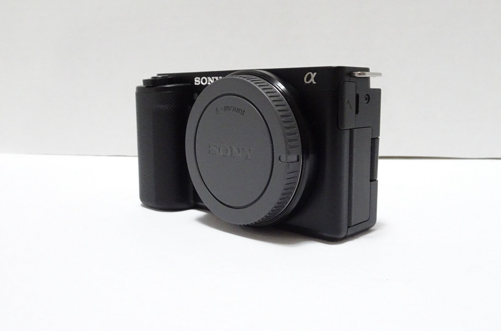 Sony ZV-E10 24.2MP APS-C- UHD 4K30p- GREAT COND- SUPER LOW SHUTTER COUNT 47