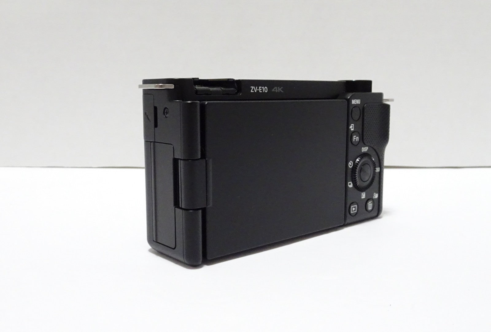 Sony ZV-E10 24.2MP APS-C- UHD 4K30p- GREAT COND- SUPER LOW SHUTTER COUNT 47
